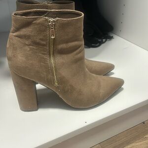 tan boots size 8 1/2 
Forever 21